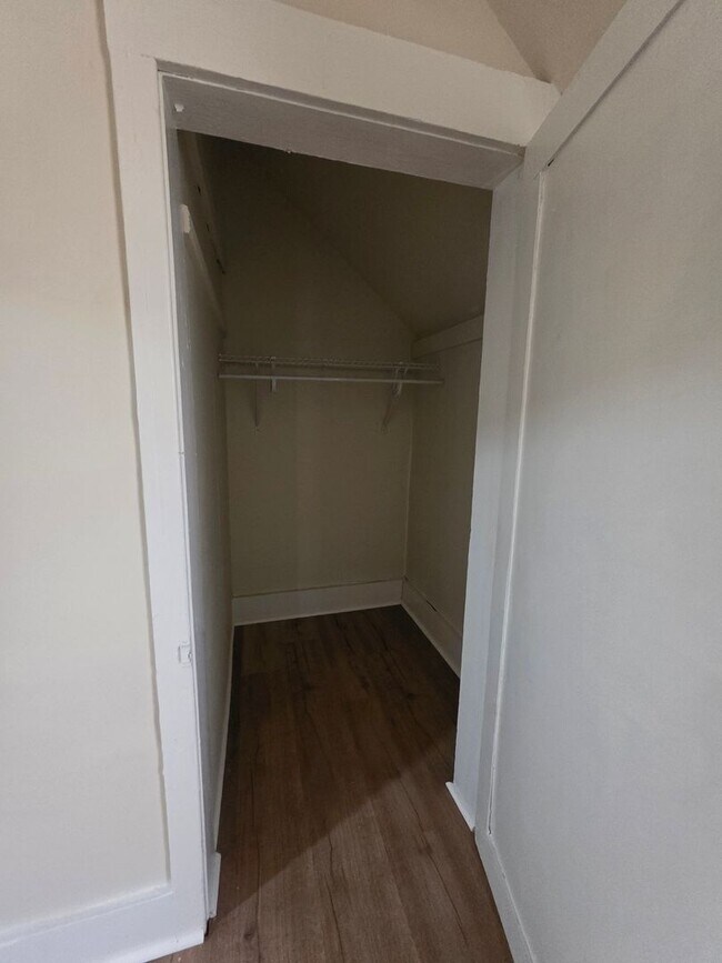 Building Photo - 124 S Lake St