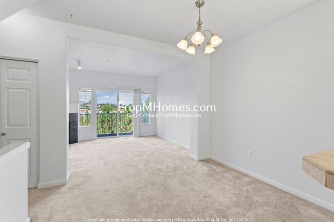 Building Photo - Two Bedroom Condo in Progress Ridge - Lake...