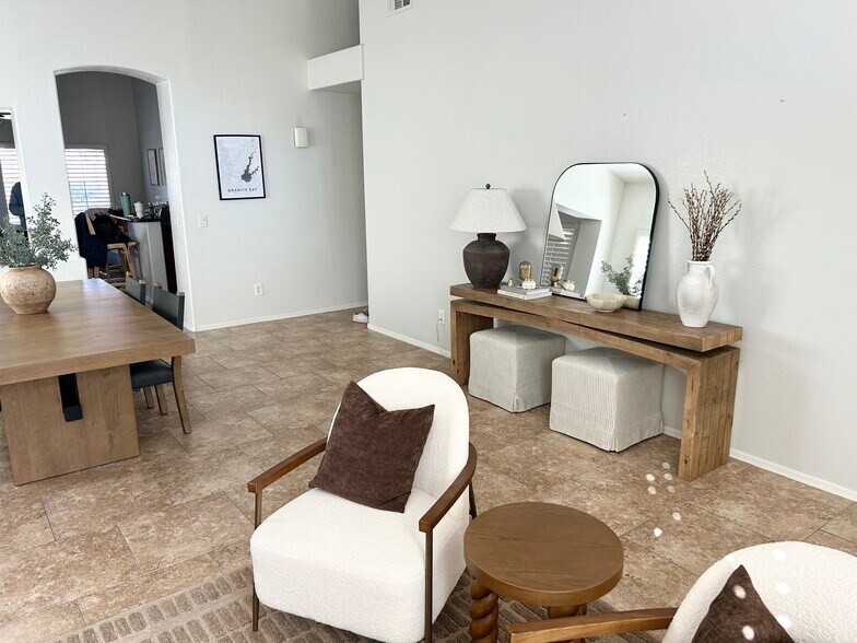 Building Photo - 17040 N 43rd Pl