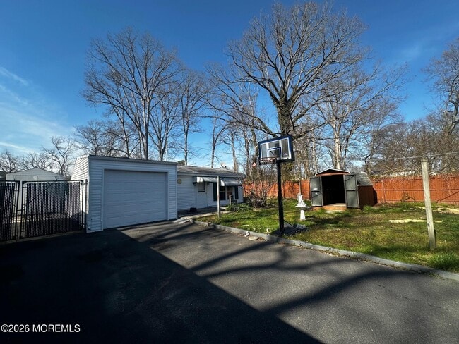 Building Photo - 114 W 4th St