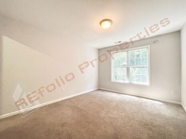 Building Photo - Wonderful 4 Bedroom 2.5 Bath, With Fresh P...