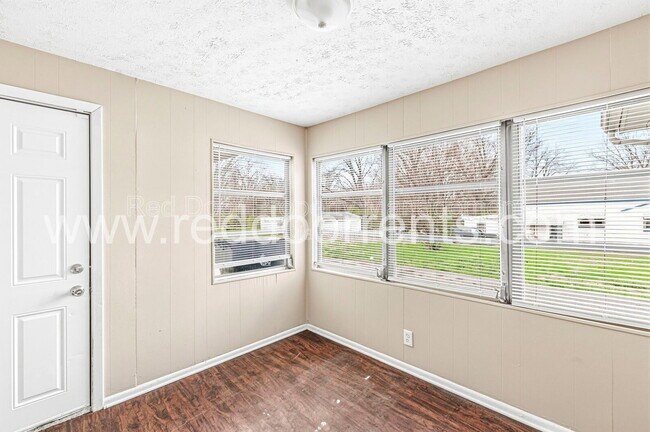 Building Photo - 5563 E 34th St