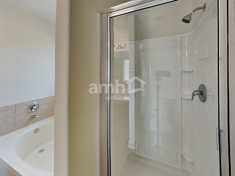 Building Photo - 3919 Hawthorne Glen Ct