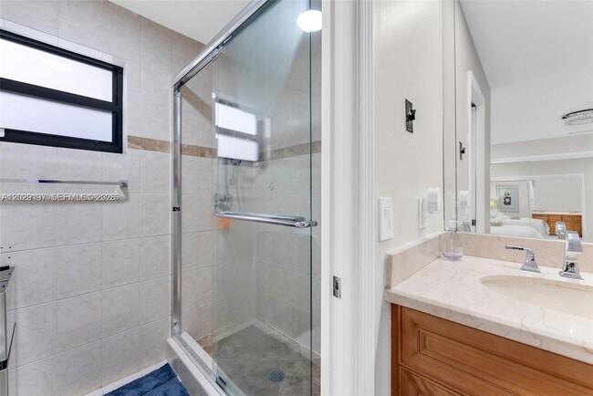Building Photo - 1417 SW 139th Ave