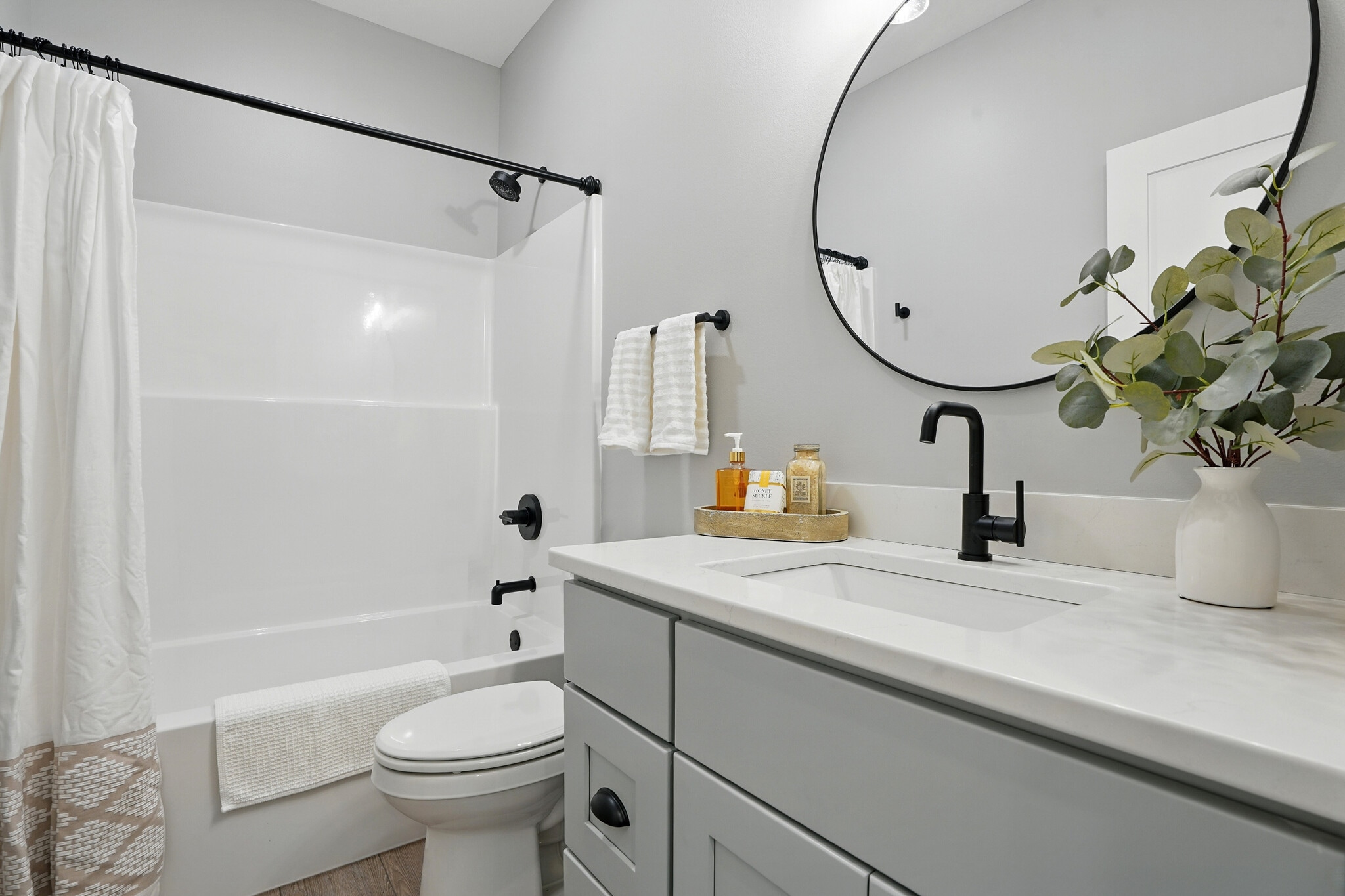 Building Photo - 933 Long Dr