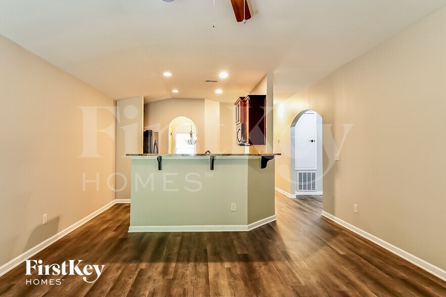 Building Photo - 321 Reed Way