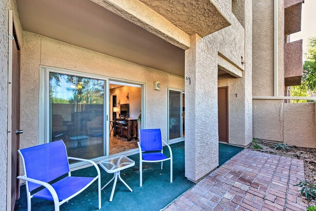 Building Photo - 602 North May-SI ID1545661P