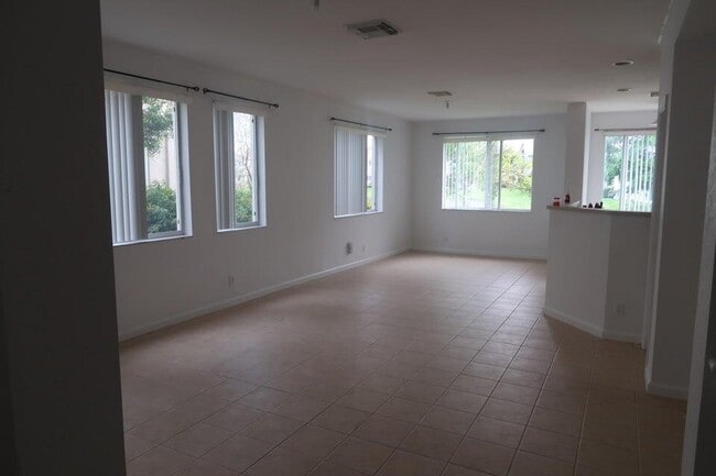 Building Photo - 3030 Laurel Ridge Cir