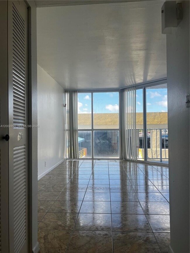 Building Photo - 7601 E Treasure Dr