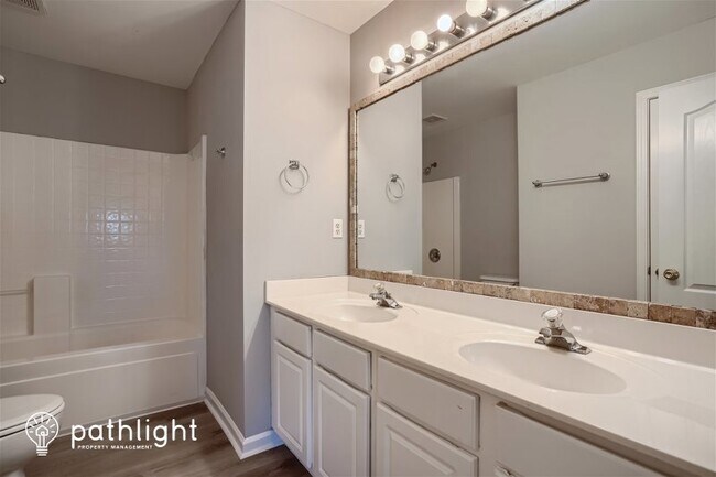 Building Photo - 435 Beckenham Walk Dr