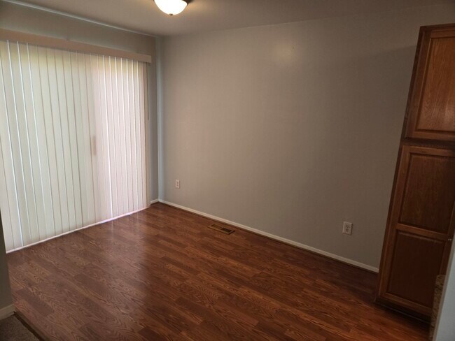 Building Photo - 3021 Maplewood