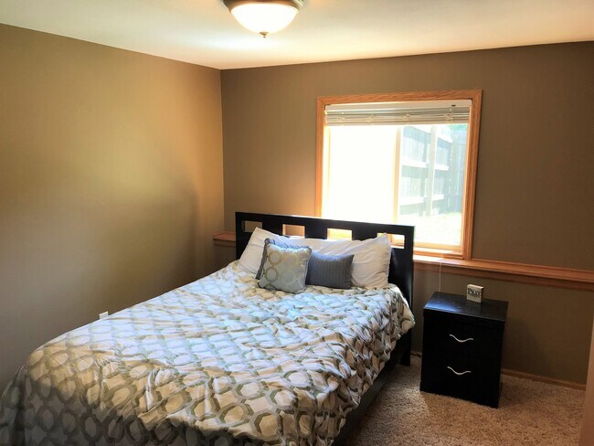 Building Photo - Fenced-in Yard + West Side of Manhattan + Washer & Dryer Included + 2-Car Garage! Available July ...