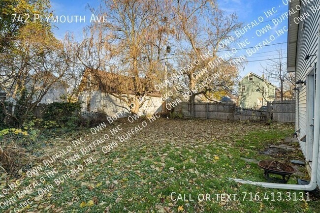 Building Photo - 742 Plymouth Ave