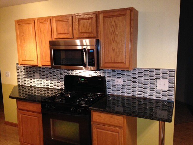 Building Photo - 2039 Tamahawk Ln