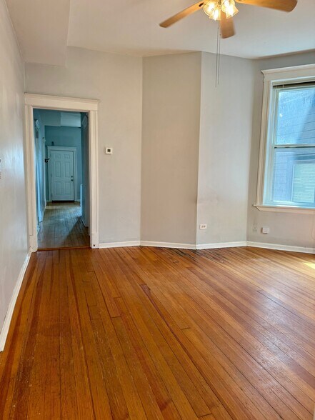 Building Photo - 1833 N Sawyer Ave