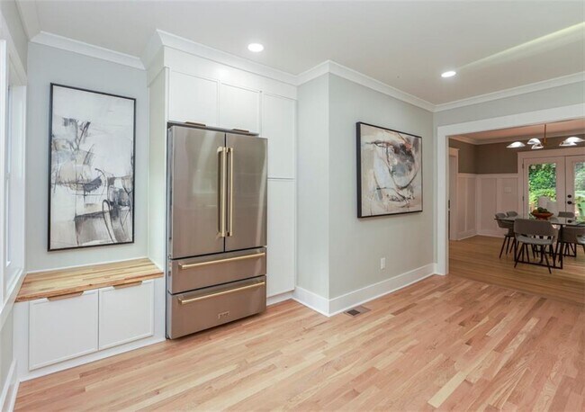 Building Photo - 2908 N Hills Dr NE