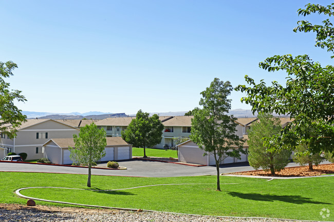 Primary Photo - Sierra Pointe Apartments