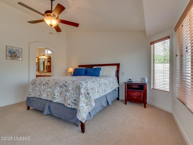 Building Photo - 61736 E Oakwood Dr