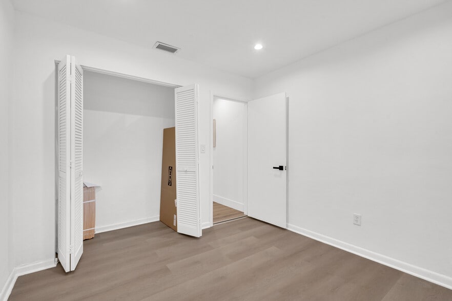 Building Photo - 4701 SW 104th Ct