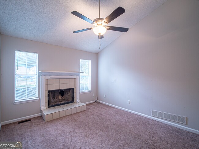 Building Photo - 4223 Lakes End Dr NW