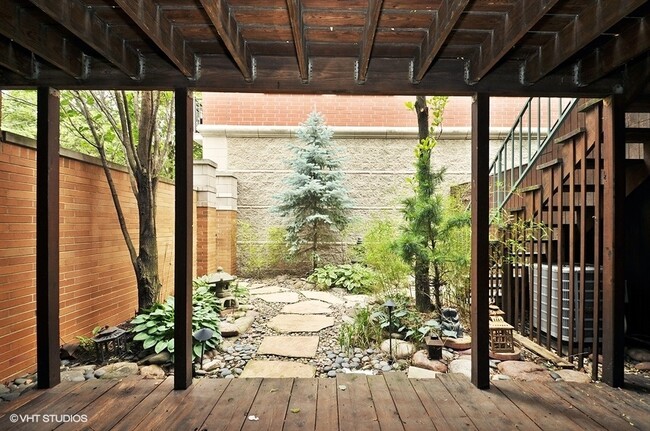 Building Photo - 1440 N Wells St