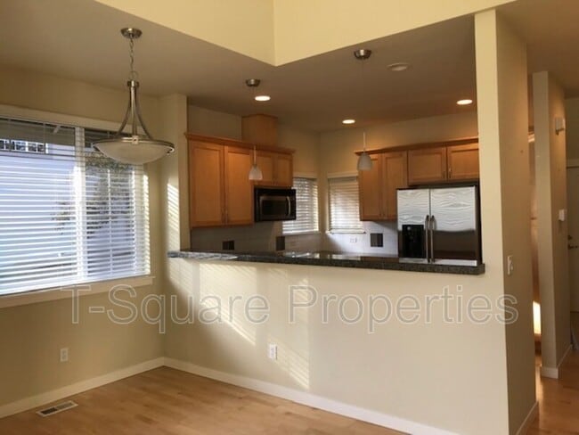 Building Photo - 13824 N Creek Dr