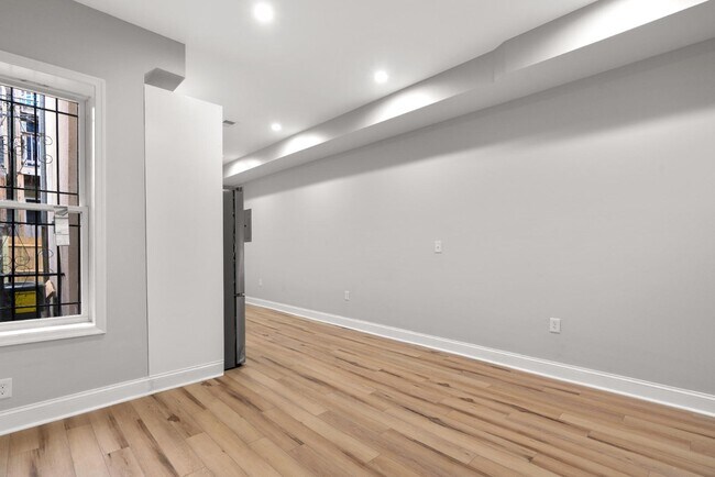 Building Photo - 226 N Collington Ave