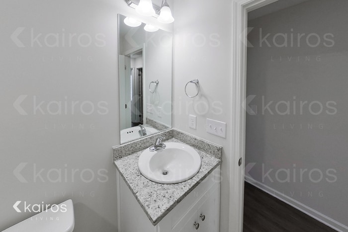 Building Photo - 782 Heather Dr