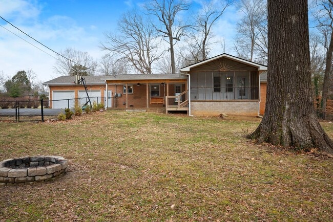Building Photo - Spacious 4BR (or 3BR + Bonus) with 2 Living Rooms, Screened Porch & 4-Car Garage