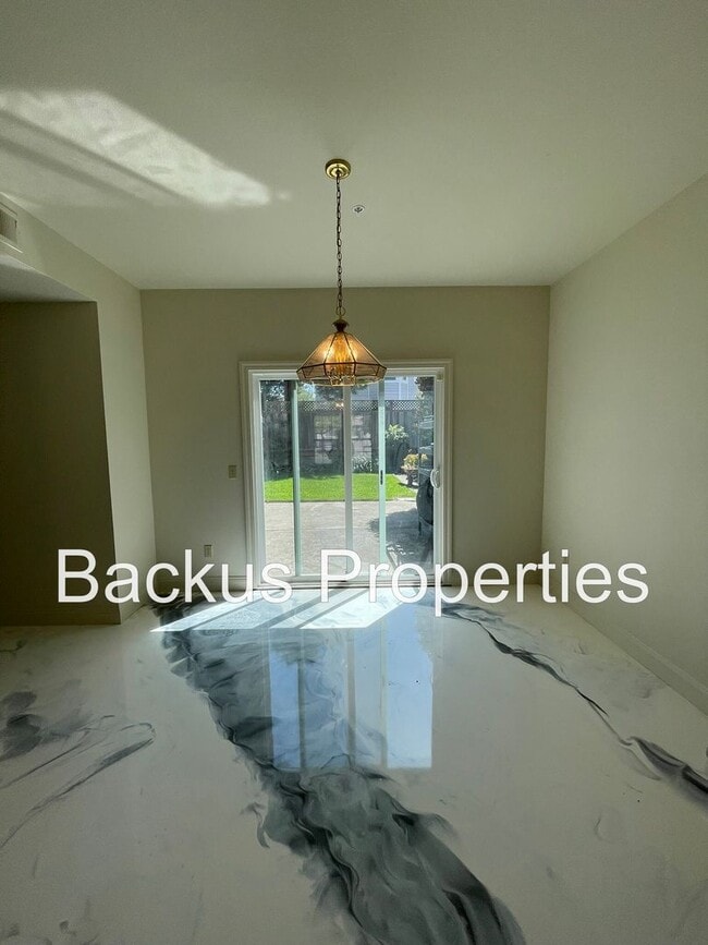 Building Photo - Wonderful four-bedroom Home