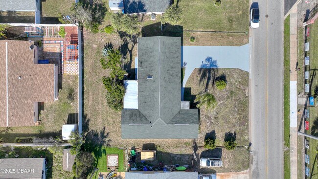 Building Photo - 3041 N Oleander Ave