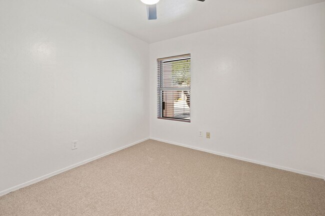 Building Photo - Santa Fe Home in Silverado Hills with Pool!