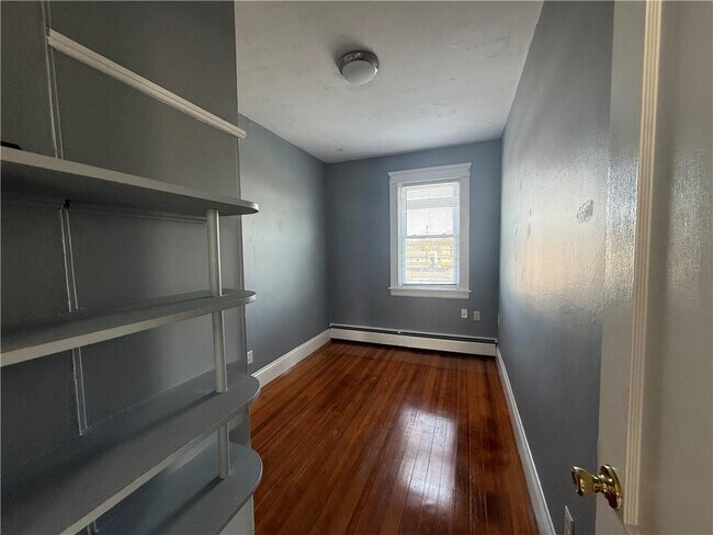 Building Photo - 10 Knight St