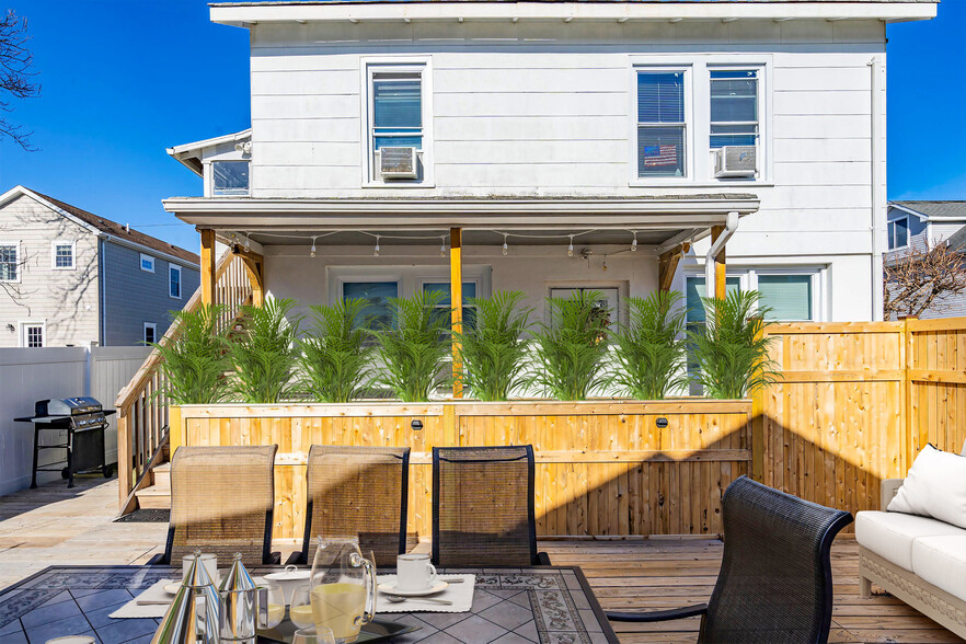 Private Deck - 320 15th Ave