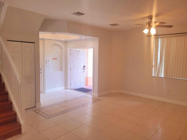 Building Photo - 6639 Hidden Cove Dr