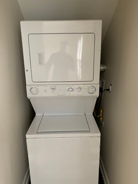 Building Photo - 4118 N Austin Ave