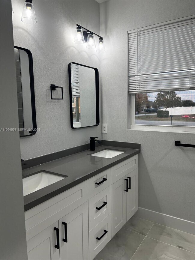 Building Photo - 5517 Ponce De Leon Blvd