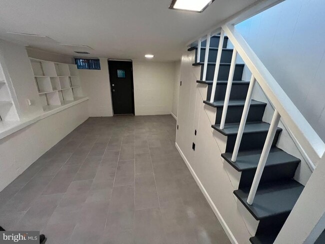 Building Photo - 30 W Abington Ave