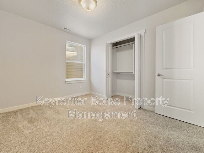 Building Photo - 2337 E Danzee Dr