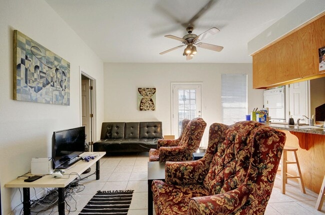 Building Photo - West Campus Gem!!!