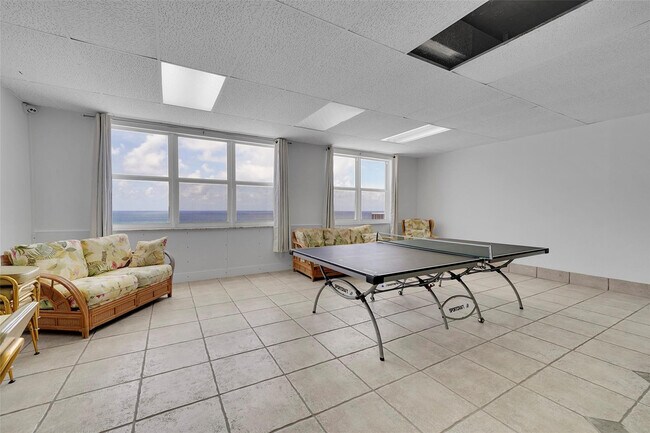 Building Photo - 400 N Surf Rd