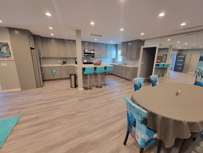 Building Photo - 1415 Stearns Dr