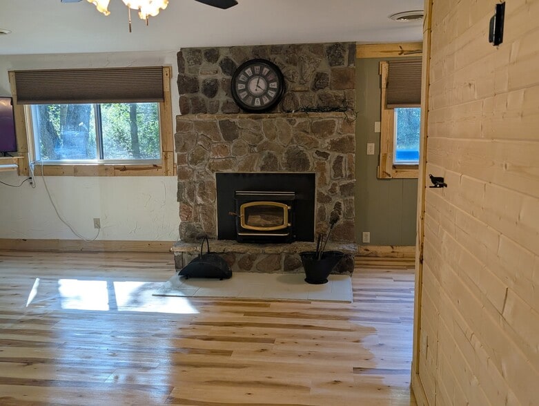 Building Photo - 1150 Dover Dr