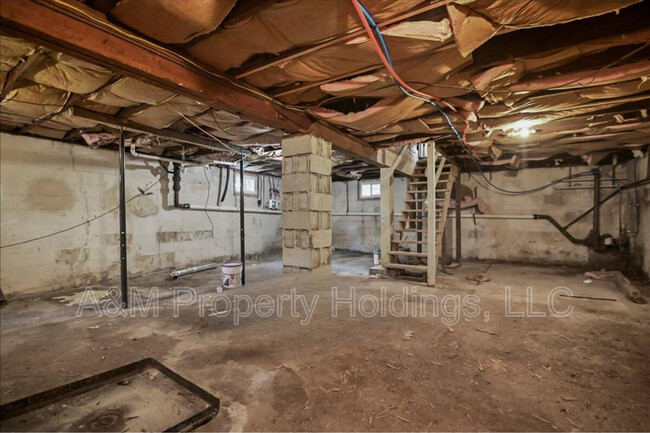 Building Photo - 355 E Brown St