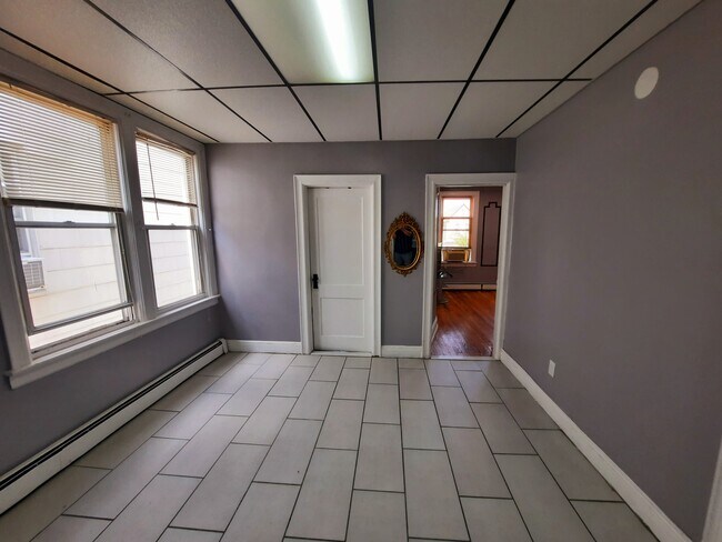 Eat in kitchen - 149 W 10th St