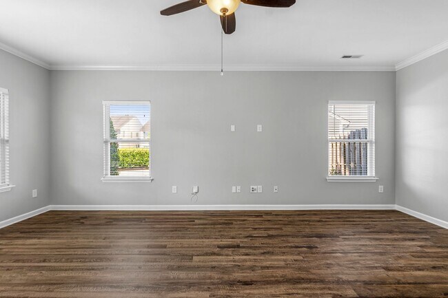 Building Photo - Newer Home, Granite Counter-Tops, Wood Laminate Flooring, SS Appliances, Garage, Fenced, Must See!