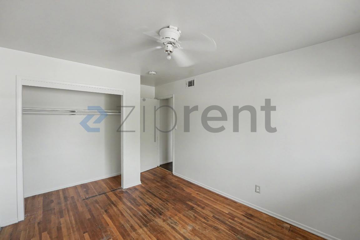 Building Photo - Unit