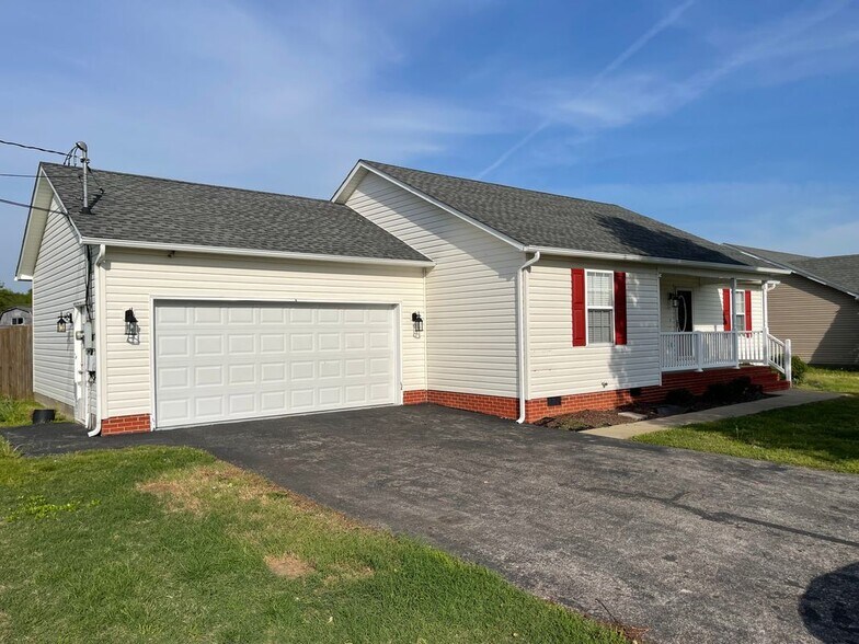 Building Photo - 1610 Robert Rd