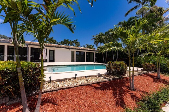 Building Photo - 636 Hibiscus Dr