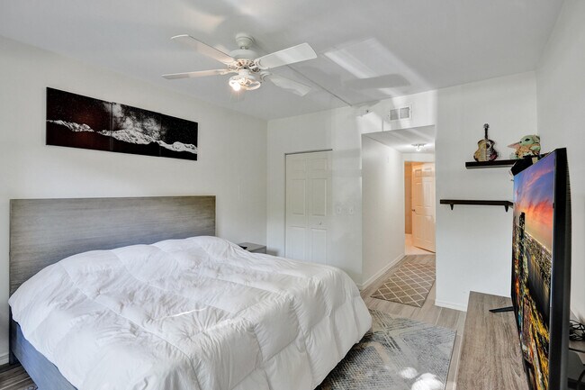 Building Photo - 2113 Tuscany Way